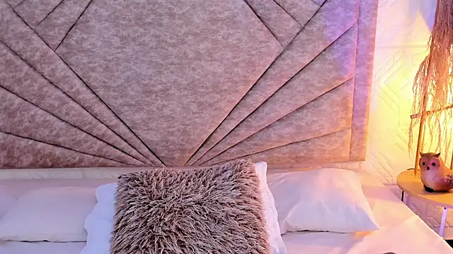 EmmaBlossom online show from 12-18-25, 12:42