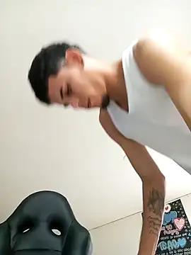 Pingasaboy20 online show from 11-18-25, 08:45