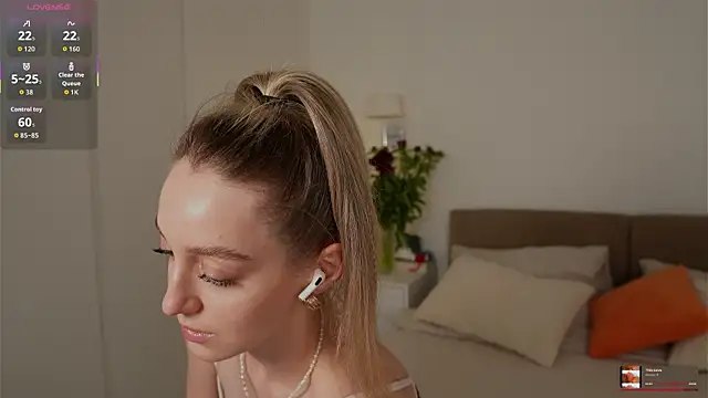 Snapshot of SophieBelll chatting on 05-24-26, 10:37 SophieBelll online show from 05-24-26, 10:37