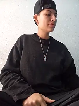 Snapshot of Owen_tomboy chatting on 10-18-25, 03:14 Owen tomboy online show from 10-18-25, 03:14