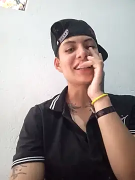 Snapshot of Owen_tomboy chatting on 10-17-25, 06:32 Owen tomboy online show from 10-17-25, 06:32