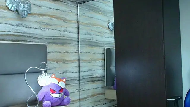 Lovers 21 online show from 04-18-26, 03:53