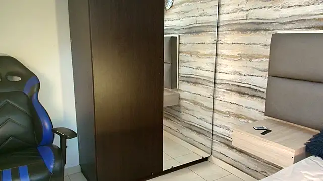 Lovers 21 online show from 12-15-25, 03:34