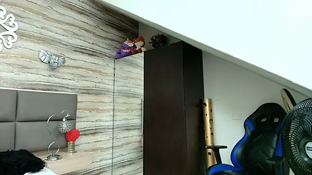 Lovers 21 online show from 03-30-26, 03:52