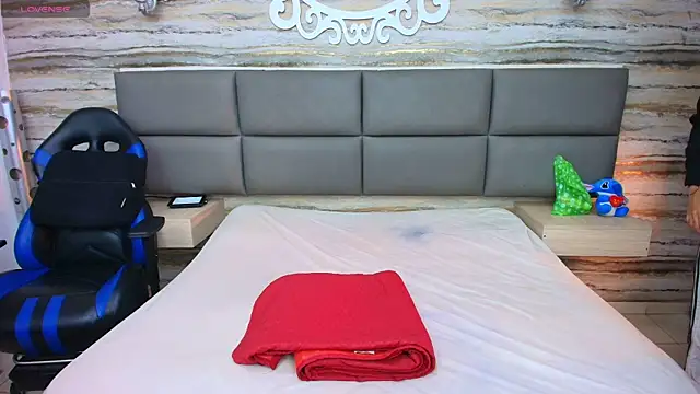 Lovers 21 online show from 10-24-25, 12:20