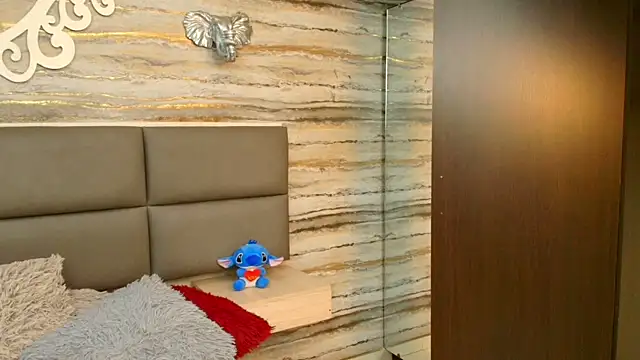 Lovers 21 online show from 10-31-25, 02:30