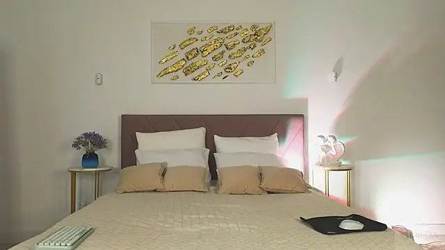 Nicole Broown  online show from 04-16-26, 09:04