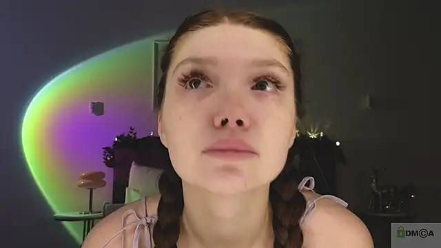 Nicole Broown  online show from 12-19-25, 08:55