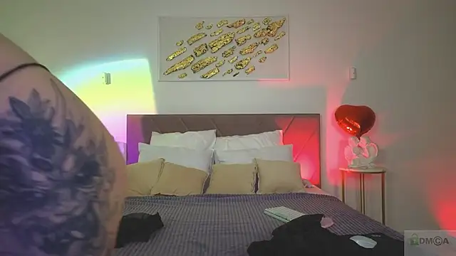 Nicole Broown  online show from 02-15-26, 09:14