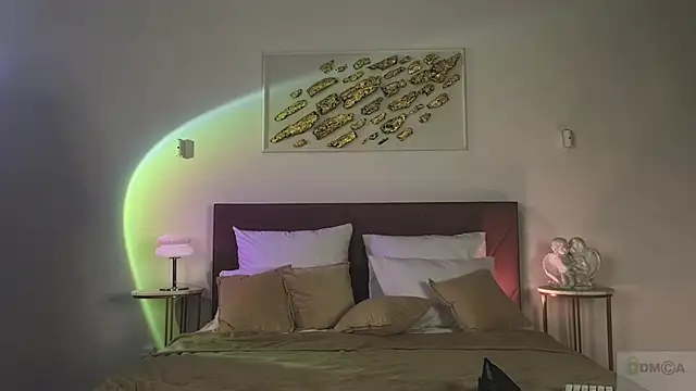 Nicole Broown  online show from 10-26-25, 09:15