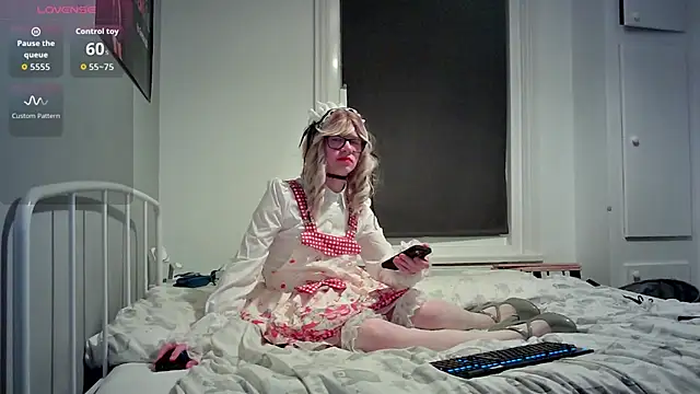 Snapshot of FalseProfile69 chatting on 10-28-25, 05:56 FalseProfile69 online show from 10-28-25, 05:56