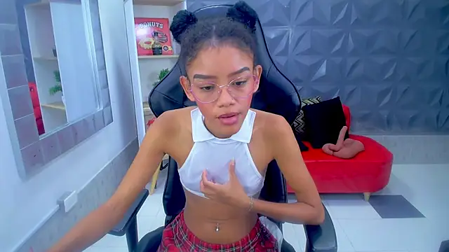 adisson petite1 online show from 10-26-25, 01:00