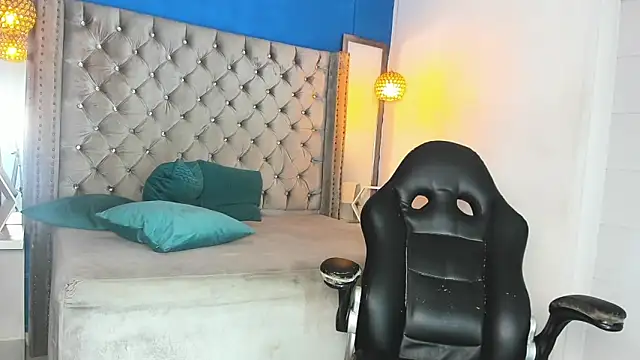 Snapshot of Kevinfox23cms chatting on 10-15-25, 11:40 Kevinfox23cms online show from 10-15-25, 11:40