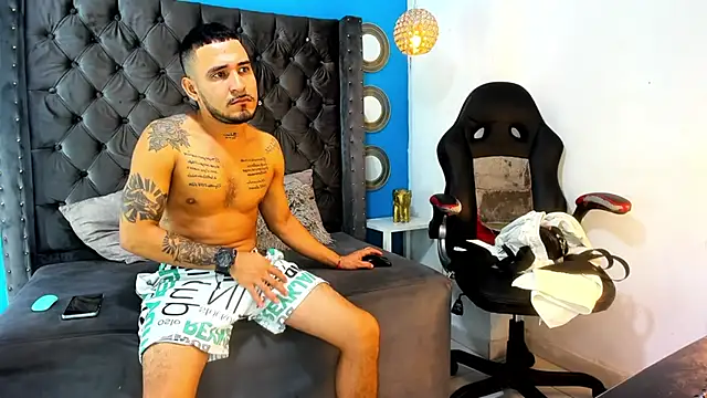 Snapshot of Kevinfox23cms chatting on 10-27-25, 12:28 Kevinfox23cms online show from 10-27-25, 12:28