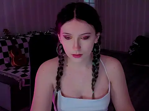 Snapshot of violet-siren-x chatting on 05-15-26, 12:36 violet-siren-x online show from 05-15-26, 12:36