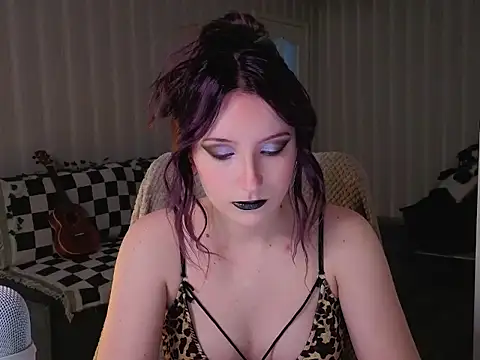 Snapshot of violet-siren-x chatting on 05-12-26, 12:44 violet-siren-x online show from 05-12-26, 12:44