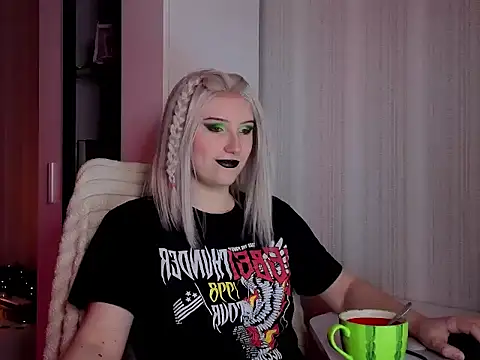 Snapshot of violet-siren-x chatting on 03-03-26, 09:05 violet-siren-x online show from 03-03-26, 09:05