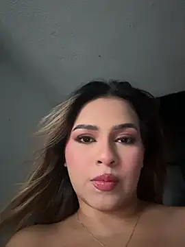 Snapshot of itsdanividarte chatting on 04-17-26, 10:45 itsdanividarte online show from 04-17-26, 10:45