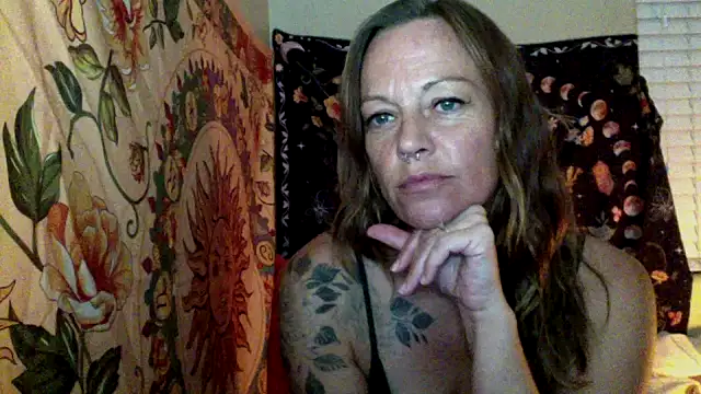 DesertLuxe online show from 10-03-25, 04:14