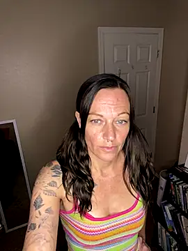 DesertLuxe online show from 10-27-25, 07:26