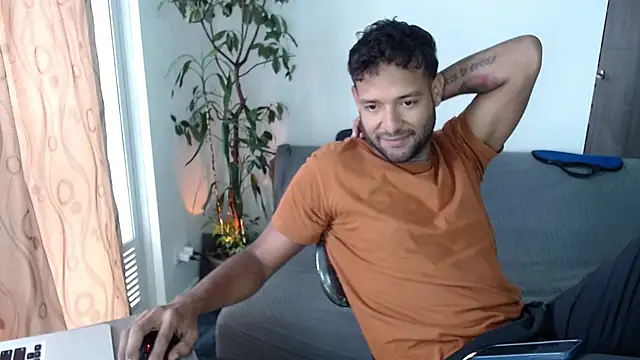 Snapshot of Orlando_horny chatting on 10-04-25, 02:40 Orlando horny online show from 10-04-25, 02:40