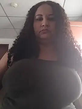 Snapshot of MEYBELLATINA chatting on 10-10-25, 08:42 MEYBELLATINA online show from 10-10-25, 08:42