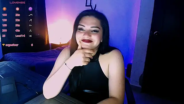 Snapshot of zoe_barclay chatting on 10-13-25, 01:56 zoe barclay online show from 10-13-25, 01:56