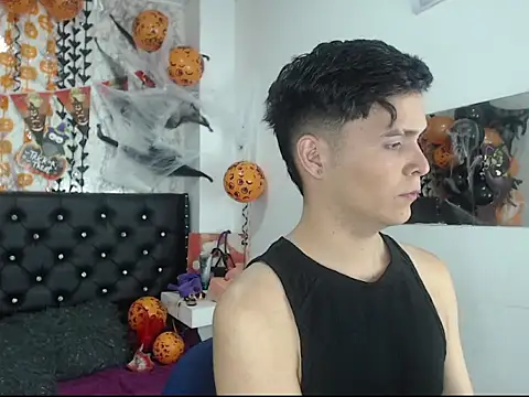 Aaron Foxxx online show from 10-15-25, 09:56