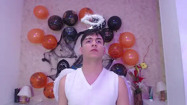 Aaron Foxxx online show from 10-31-25, 01:41