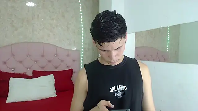 Aaron Foxxx online show from 12-04-25, 09:25