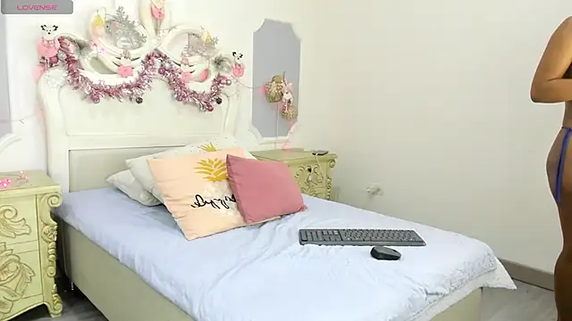 ChikiBom28 online show from 11-30-25, 08:53