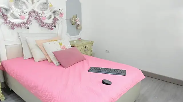 ChikiBom28 online show from 12-04-25, 08:19