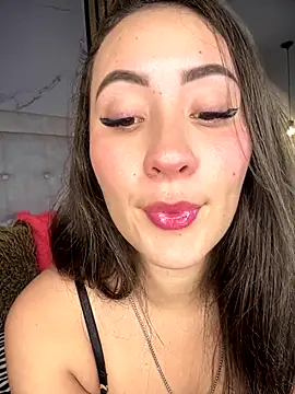 Honey noir online show from 12-15-25, 07:41