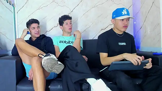 Stiben boy online show from 11-30-25, 04:02