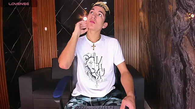 Stiben boy online show from 10-15-25, 03:05