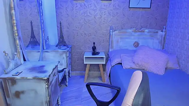 Megane whitte online show from 10-30-25, 03:49