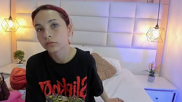 Megane whitte online show from 11-18-25, 08:01