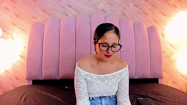 Snapshot of scarleth_diamonn chatting on 10-31-25, 05:37 scarleth diamonn online show from 10-31-25, 05:37