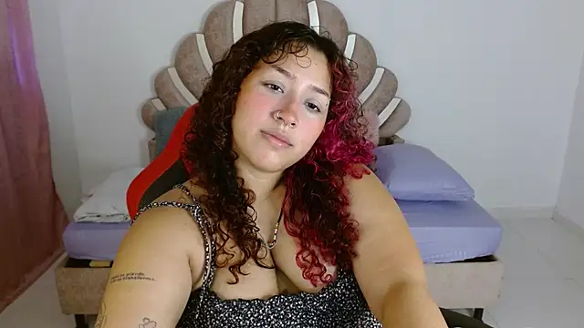 Snapshot of BlueeVelvet chatting on 10-04-25, 05:58 BlueeVelvet online show from 10-04-25, 05:58
