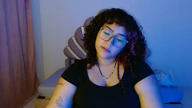 Snapshot of BlueeVelvet chatting on 10-07-25, 03:18 BlueeVelvet online show from 10-07-25, 03:18