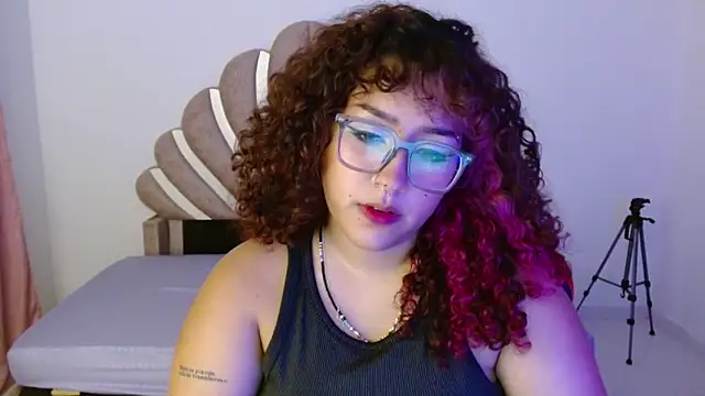 Snapshot of BlueeVelvet chatting on 09-29-25, 11:32 BlueeVelvet online show from 09-29-25, 11:32