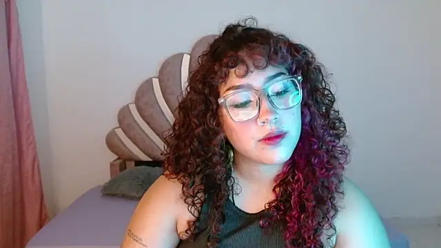 Snapshot of BlueeVelvet chatting on 09-29-25, 02:18 BlueeVelvet online show from 09-29-25, 02:18