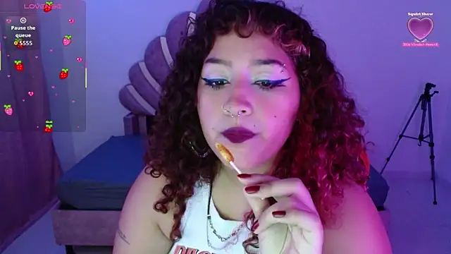 Snapshot of BlueeVelvet chatting on 10-17-25, 11:28 BlueeVelvet online show from 10-17-25, 11:28