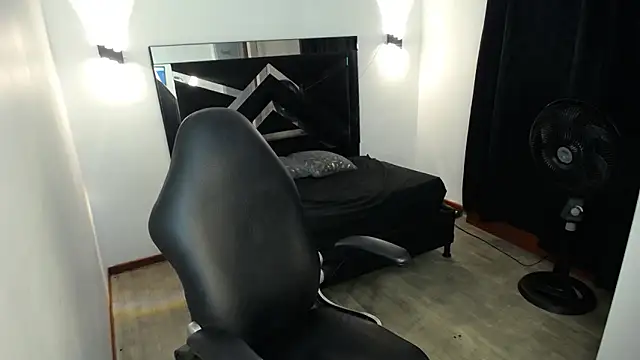 MarianaRojas  online show from 06-05-26, 05:56
