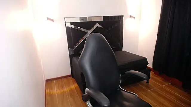 MarianaRojas  online show from 12-23-25, 06:34