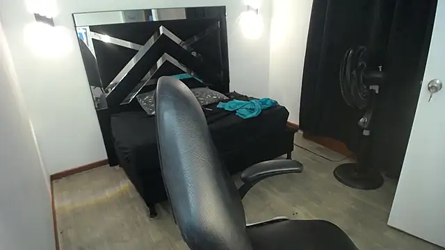 MarianaRojas  online show from 06-21-26, 06:30