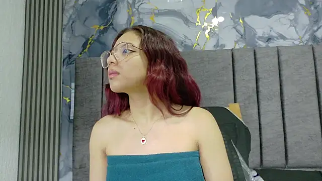 Snapshot of Abrilmirren chatting on 09-28-25, 11:28 Abrilmirren online show from 09-28-25, 11:28