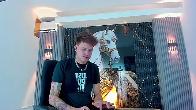 Snapshot of Shadowhunters_ chatting on 10-22-25, 08:41 Shadowhunters online show from 10-22-25, 08:41