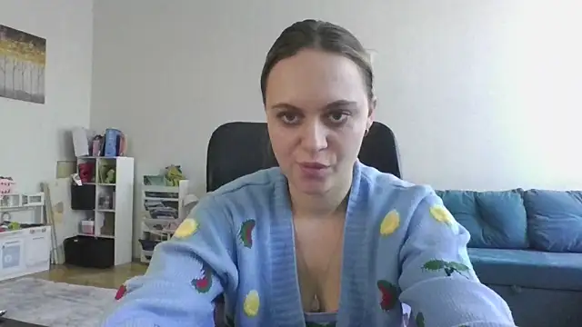 Snapshot of Cynoraye chatting on 02-25-26, 01:44 Cynoraye online show from 02-25-26, 01:44