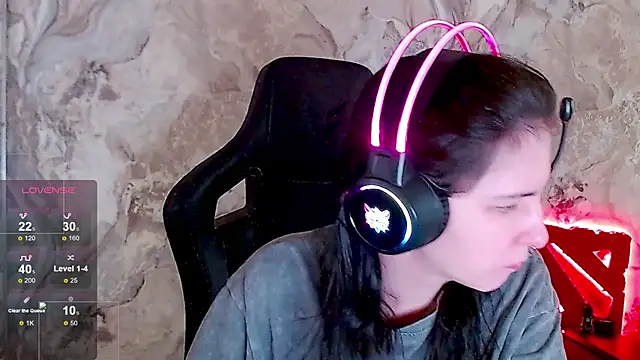 Irwi Tomboy online show from 05-26-26, 01:42